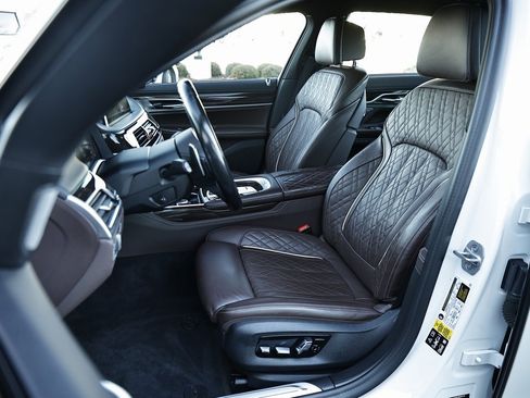 Used 2022 BMW 750i xDrive w/ Luxury Rear Seating Package image 22