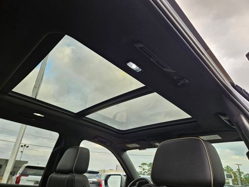 Used 2022 GMC Yukon SLT w/ SLT Luxury Package image 31