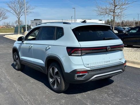New 2026 Volkswagen Taos SE image 4