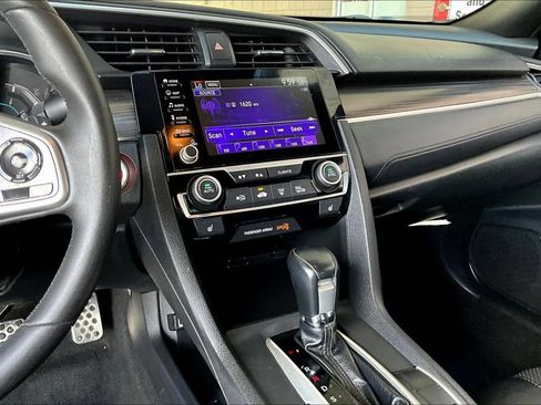 Used 2019 Honda Civic Touring image 11