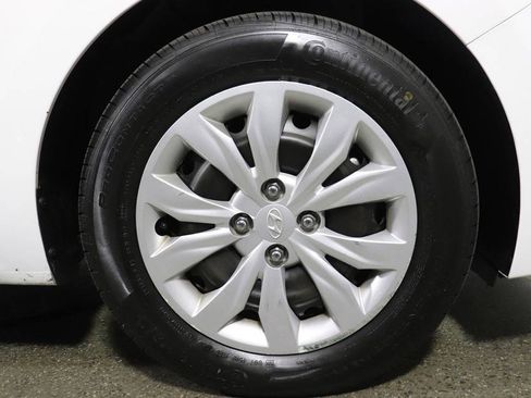 Used 2020 Hyundai Accent SEL image 9