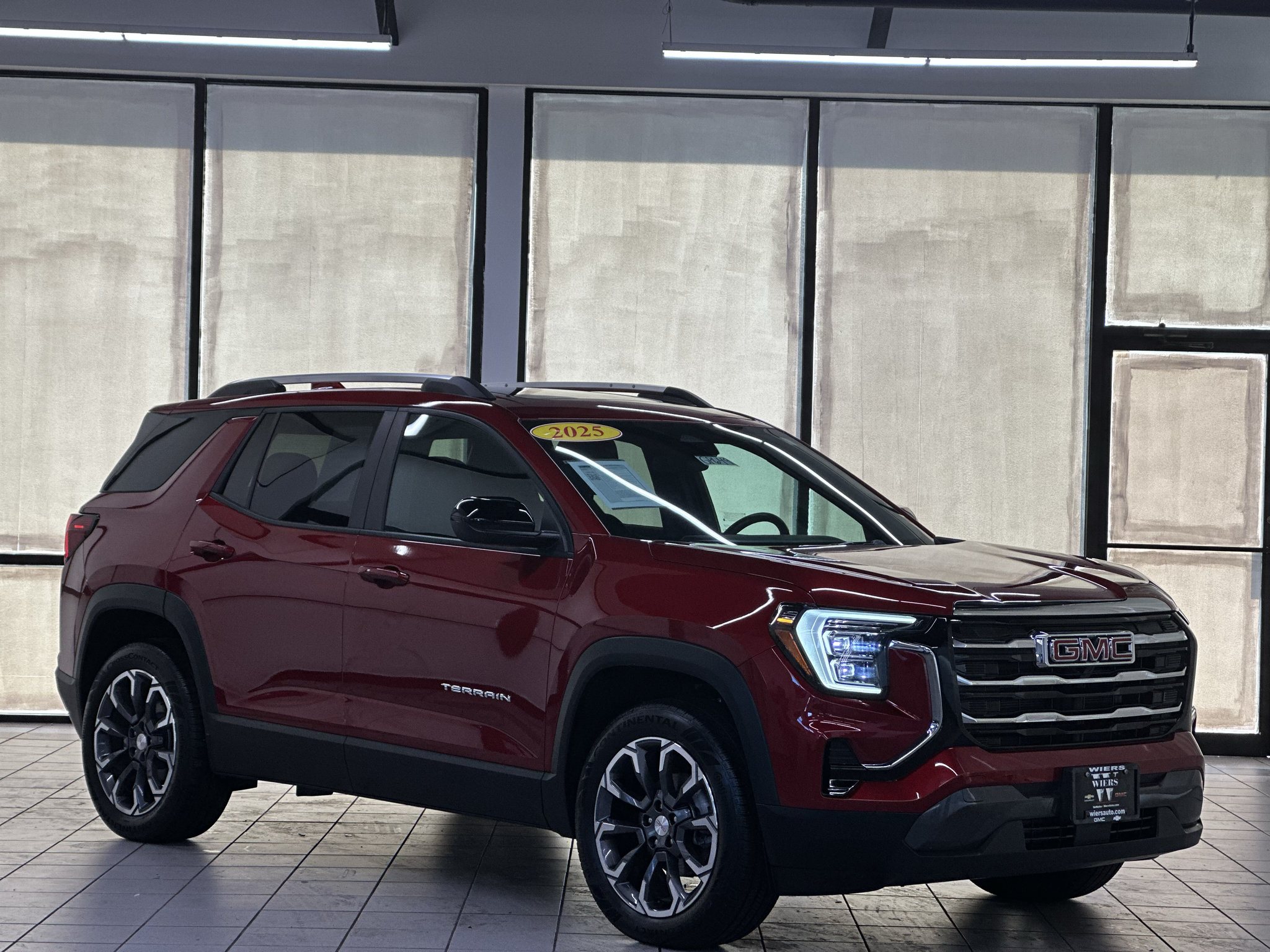 Certified 2025 GMC Terrain Elevation w/ Elevation Premium Package AWD/4WD image 1
