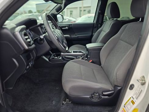 Used 2019 Toyota Tacoma TRD Sport image 16