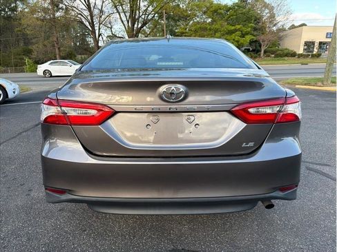 Used 2019 Toyota Camry LE image 5