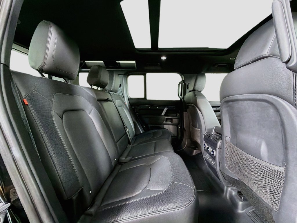 Certified 2024 Land Rover Defender 110 X-Dynamic SE AWD/4WD image 29