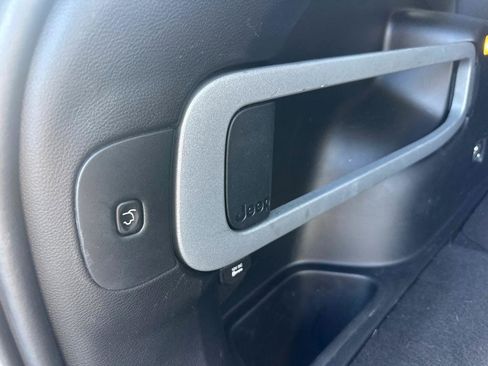 Used 2016 Jeep Cherokee Trailhawk w/ Comfort/Convenience Group image 27