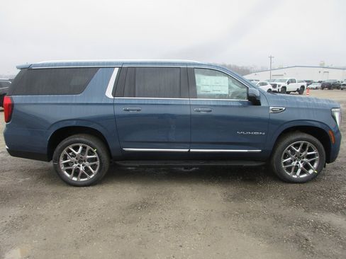 New 2026 GMC Yukon XL Elevation image 3