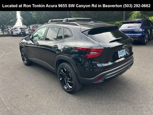 Used 2024 Chevrolet Trax RS w/ Sunroof Package FWD image 6