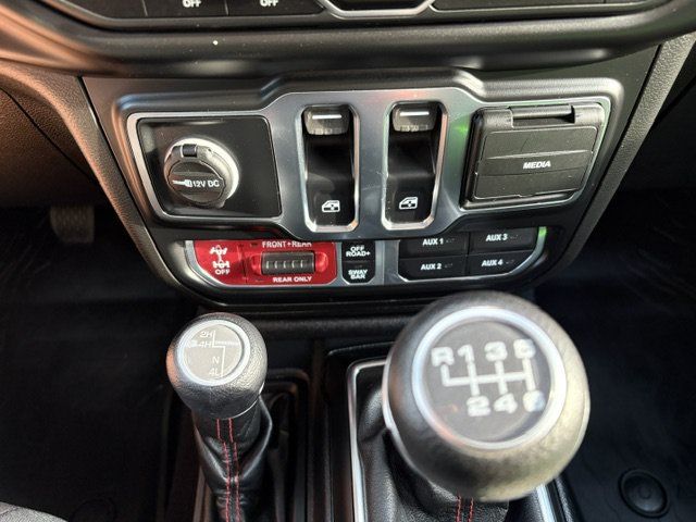 Used 2022 Jeep Wrangler Rubicon w/ Steel Bumper Group AWD/4WD image 17