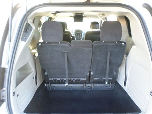 Used 2012 Dodge Grand Caravan SXT image 17