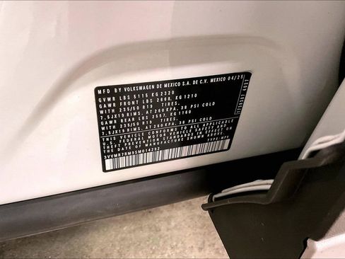 Used 2025 Volkswagen Tiguan SE AWD/4WD image 19
