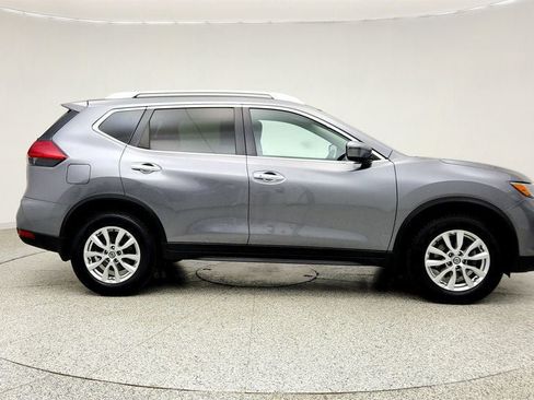 Used 2018 Nissan Rogue SV w/ Premium Package AWD/4WD image 4