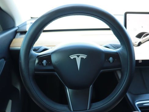 Used 2021 Tesla Model Y Long Range AWD/4WD image 18