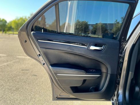 Used 2018 Chrysler 300 S AWD/4WD image 10