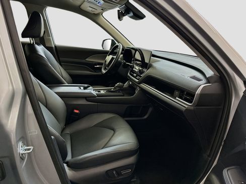 Used 2025 Toyota Grand Highlander XLE image 34