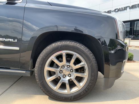 Used 2015 GMC Yukon Denali w/ Premium Package AWD/4WD image 9