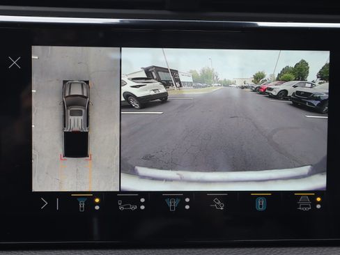 Used 2023 GMC Sierra 1500 Denali w/ Technology Package AWD/4WD image 12