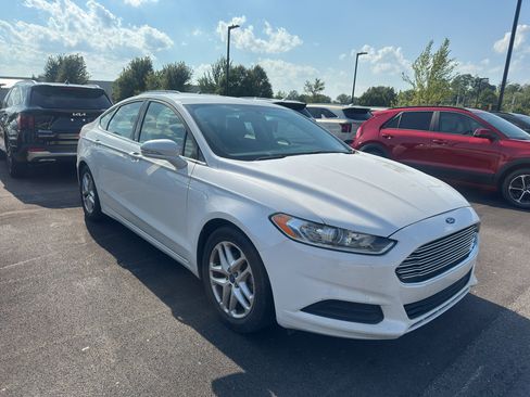 Used 2016 Ford Fusion SE FWD image 5