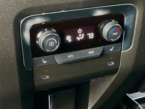 Used 2025 Chevrolet Suburban LT w/ Comfort Package image 30