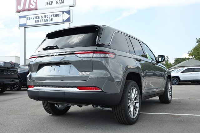 New 2027 Jeep Grand Cherokee Limited RWD image 6