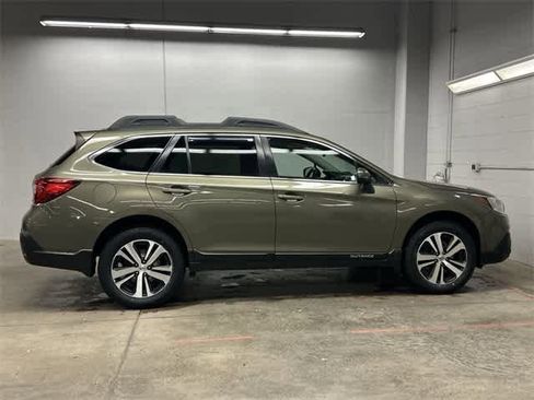 Used 2019 Subaru Outback 3.6R Limited image 3