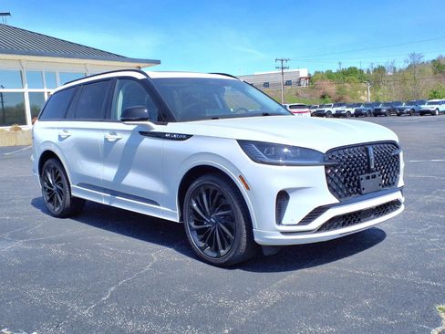 Used 2025 Lincoln Aviator Reserve w/ Equipment Group 201A AWD/4WD image 2