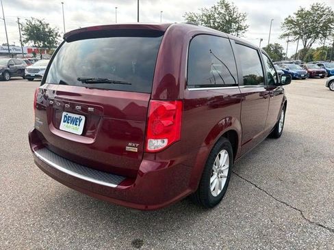 Used 2018 Dodge Grand Caravan SXT FWD image 5