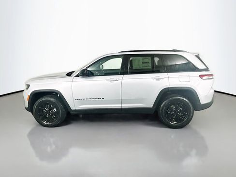 New 2025 Jeep Grand Cherokee Altitude image 4