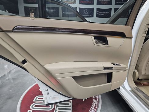 Used 2010 Mercedes-Benz S 550 image 24