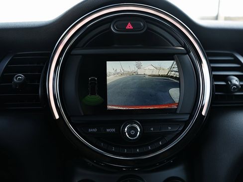 Used 2019 MINI Cooper 2-Door Hardtop w/ Storage Package image 31