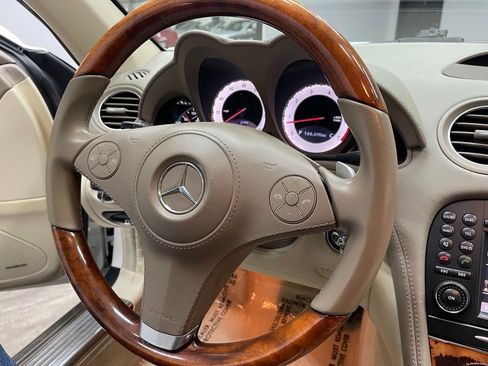 Used 2011 Mercedes-Benz SL 550 550 image 34