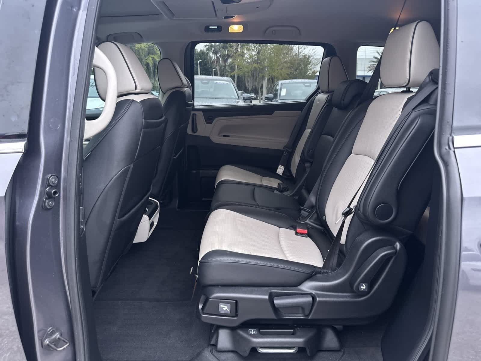 Used 2025 Honda Odyssey Elite image 15