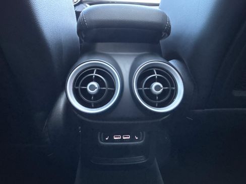 Used 2022 Alfa Romeo Stelvio Veloce AWD/4WD image 37
