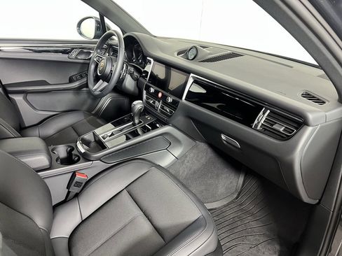 Certified 2025 Porsche Macan image 20