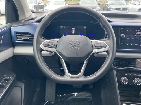 Used 2023 Volkswagen Taos SE AWD/4WD image 3