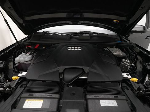 Certified 2025 Audi Q7 3.0T Premium Plus AWD/4WD image 3