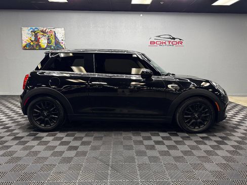 Used 2018 MINI Cooper 2-Door Hardtop w/ Signature Line Package image 15