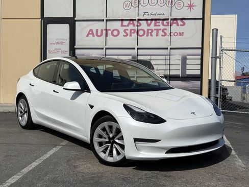 Used 2023 Tesla Model 3 Standard Range RWD image 2