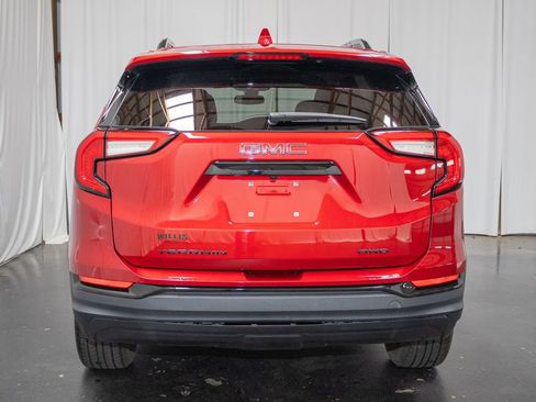 Used 2023 GMC Terrain SLE w/ Driver Convenience Package AWD/4WD image 3