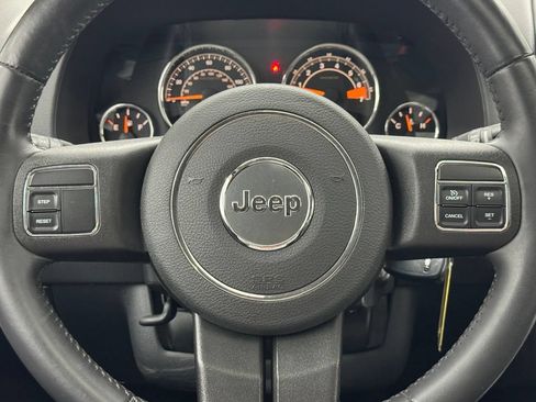 Used 2014 Jeep Compass Latitude w/ Sun/Sound Group AWD/4WD image 18