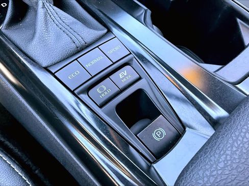 Used 2025 Toyota Camry SE FWD image 34