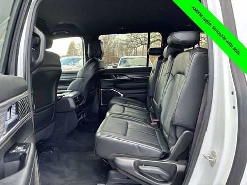 Used 2023 Jeep Wagoneer L Series II image 27