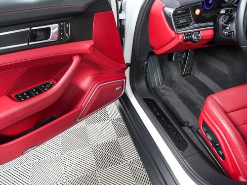 Certified 2023 Porsche Panamera GTS image 8