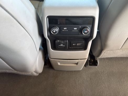 Used 2023 GMC Acadia SLT AWD/4WD image 45