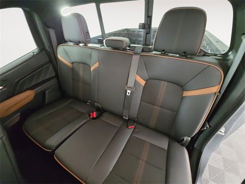 Used 2025 GMC Canyon AT4 w/ Nightfall Edition image 13