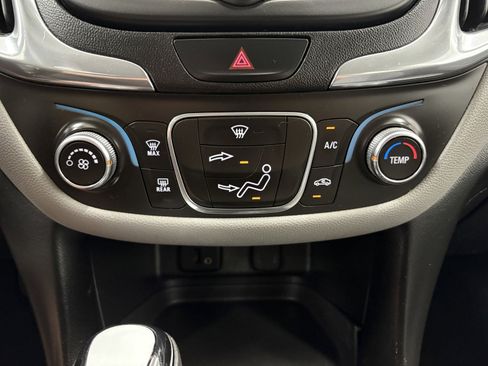 Used 2018 Chevrolet Equinox LS image 16