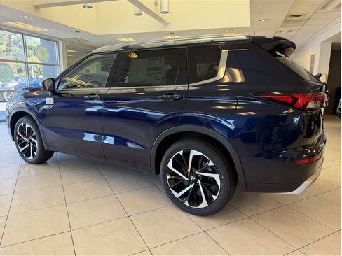 Used 2025 Mitsubishi Outlander 4WD Plug-In Hybrid image 7