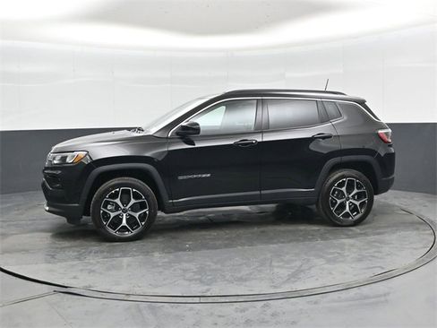 New 2026 Jeep Compass Limited w/ Mopar Graphics Package image 7