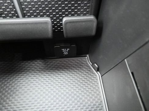 New 2026 RAM 1500 4x4 Crew Cab image 9