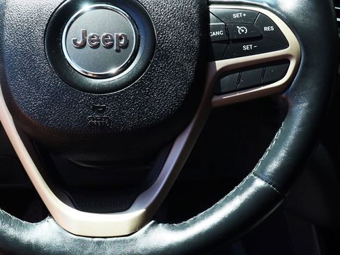 Used 2017 Jeep Cherokee Latitude w/ Comfort/Convenience Group image 58